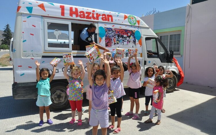 1 Haziran Dünya Çocuk Günü’nde Değirmenlik Belediyesi’nden çocukları sevindiren sürpriz!